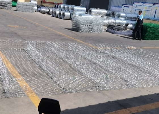 2.2mm  Gabion Mattress Wire Channel ont soudé Mesh Gabions For Flood Control