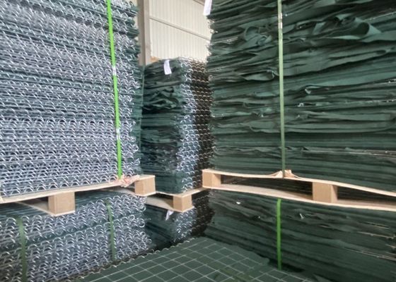 5.0mm Panneau de fil de maille Barrière itaire avec 300g/m2 de poids de tissu géotextile