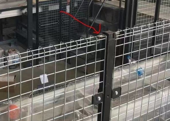 Sécurité de Mesh Fencing Galvanized For Yard soudée par bureau à cylindre résistant blanc