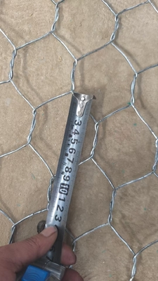 Grillage hexagonal galvanisé pour gabions pour la stabilisation des pentes