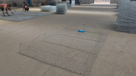 Grillage hexagonal galvanisé pour gabions pour la stabilisation des pentes