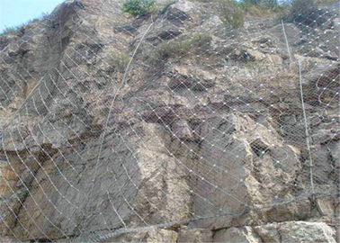 Protection flexible galvanisée de Rockfall d'immersion chaude prenant la forme au filet enduite de trou de diamant de PVC