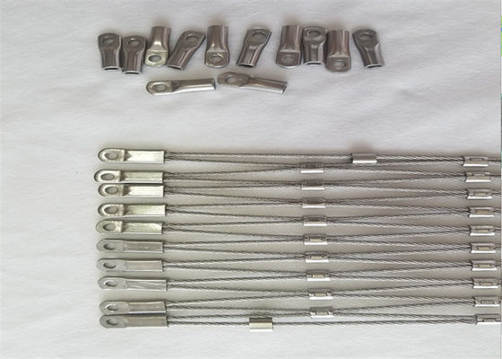 Réseau de prévention des chutes de roches en trous rhomboïdes avec connexion ferrée pour le zoo