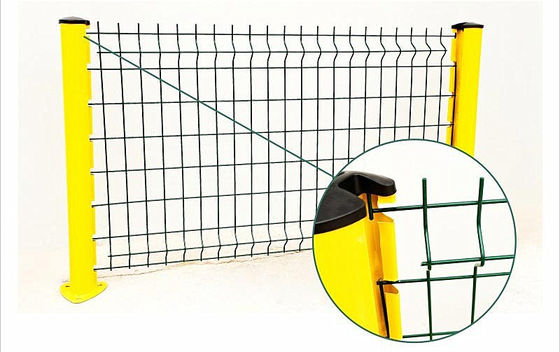 Panneaux de clôture de sécurité en treillis en PVC conçus pour une protection sûre et lisse des zones résidentielles, commerciales et municipales